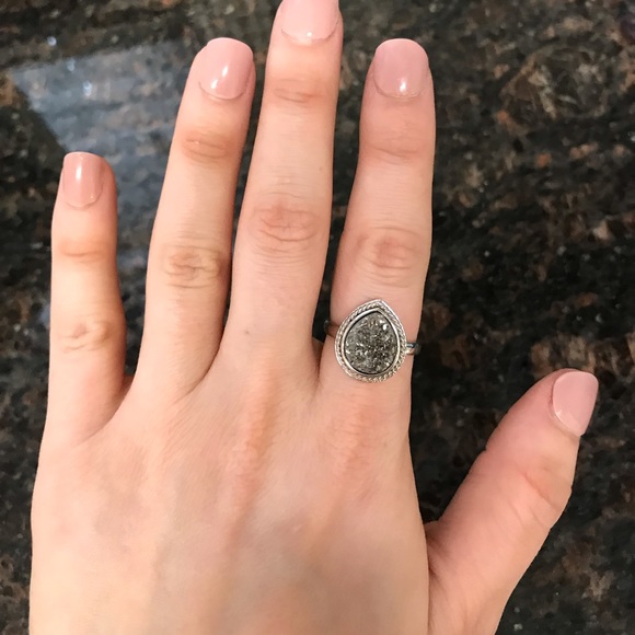 Jewelry - Sterling silver druzy ring